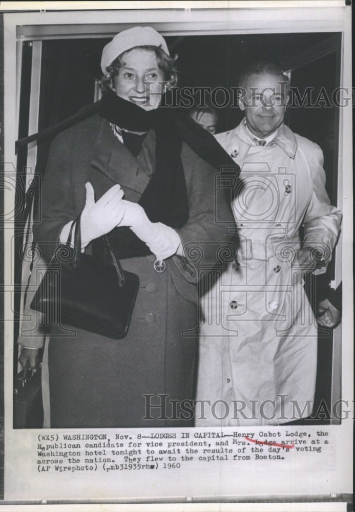 1960 Press Photo Henry Cabot Lodge and his wife arrive at the Washington Hotel - Historic Images