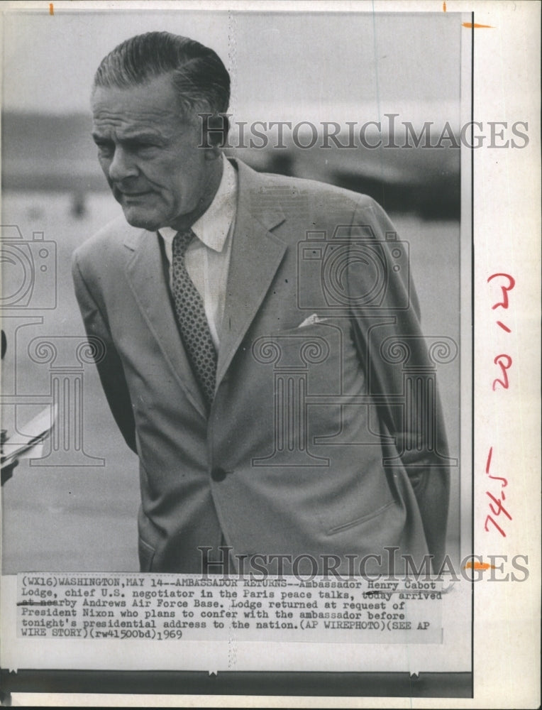 1969 Press Photo Ambassador Henry Cabot Lodge arrives at Andrews Air Force Base - Historic Images