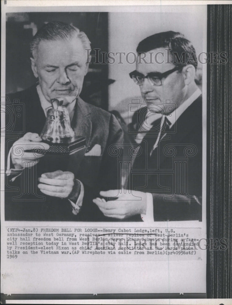 1969 Press Photo Henry Cabot Lodge(L) receives a silver replica - RSH38225 - Historic Images