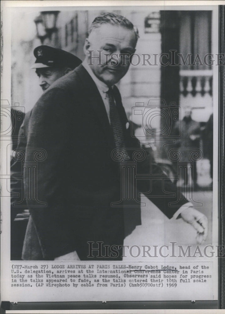 1969 Press Photo Henry Cabot Lodge arrives at the airport - RSH38229 - Historic Images