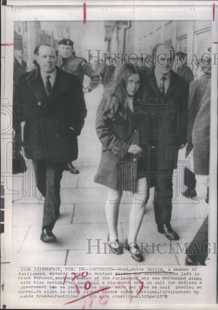 1972 Press Photo Parliament member Bernadette Devlin at court in Belfast - Historic Images