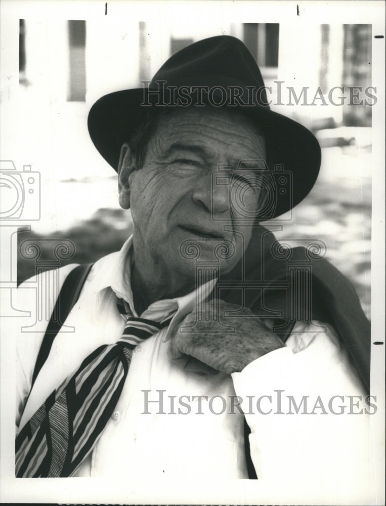 1990 Press Photo Walter Matthau in &quot;The Incident&quot; a CBS TV-Movie - Historic Images