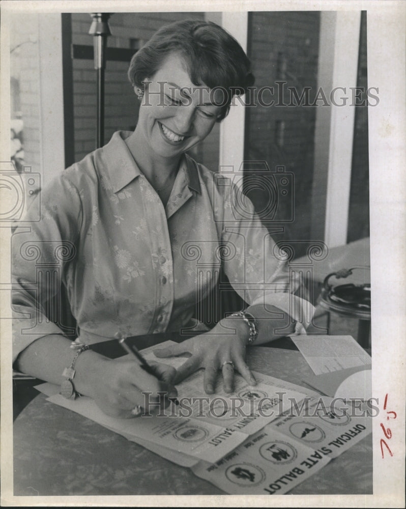 1960 Press Photo Rosemary Murphy Mrs. America Presidential Voting - Historic Images