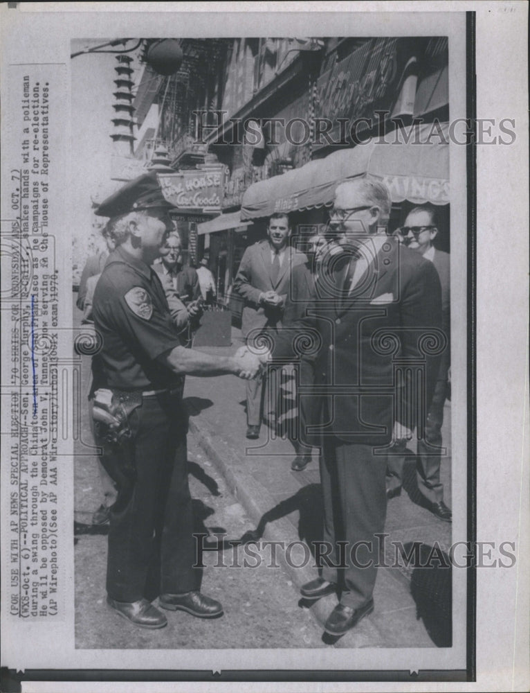 1970 Press Photo Senator George Murphy shakes policeman's hand - Historic Images