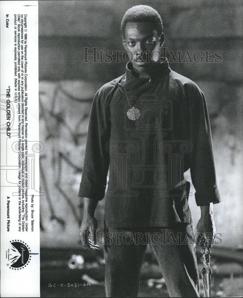 1986 Press Photo Eddie Murphy in Paramount Pictures&#39; &quot;The Golden Child&quot; - Historic Images