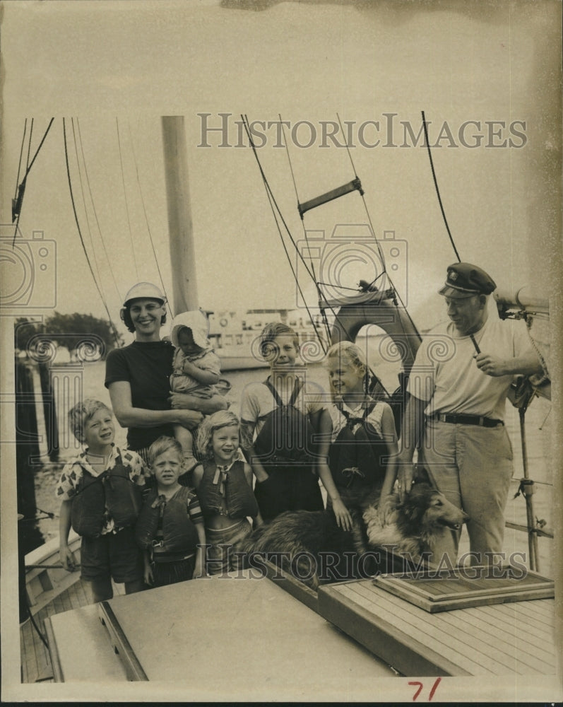 1959 Press Photo Curt Nixon Wife Helen Sailing Children Bobby Gary Cindy Curt - Historic Images