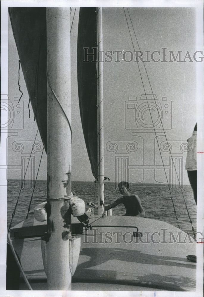 1961 Press Photo Pete Douthit, a poet, sailing his Tahiti ketch in New Orleans - Historic Images