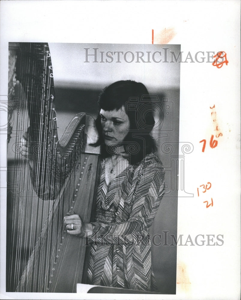 1976 Press Photo The Florida Gulf Coast Symphony Harp Player - RSH38865 - Historic Images