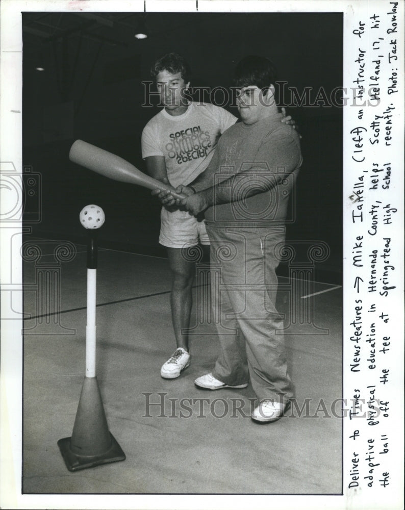 1986 Press Photo Mike Lannella(L) helps Scotty Helfand - RSH38991 - Historic Images