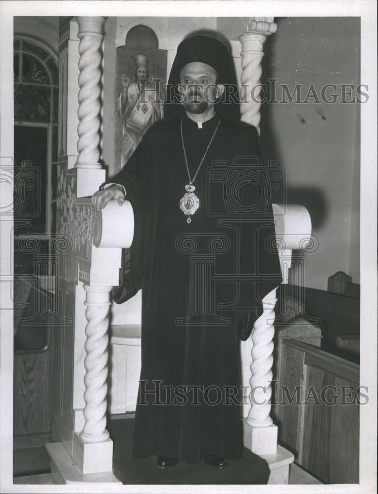 1967 Press Photo Chief celebrant poses in marble throne - Historic Images