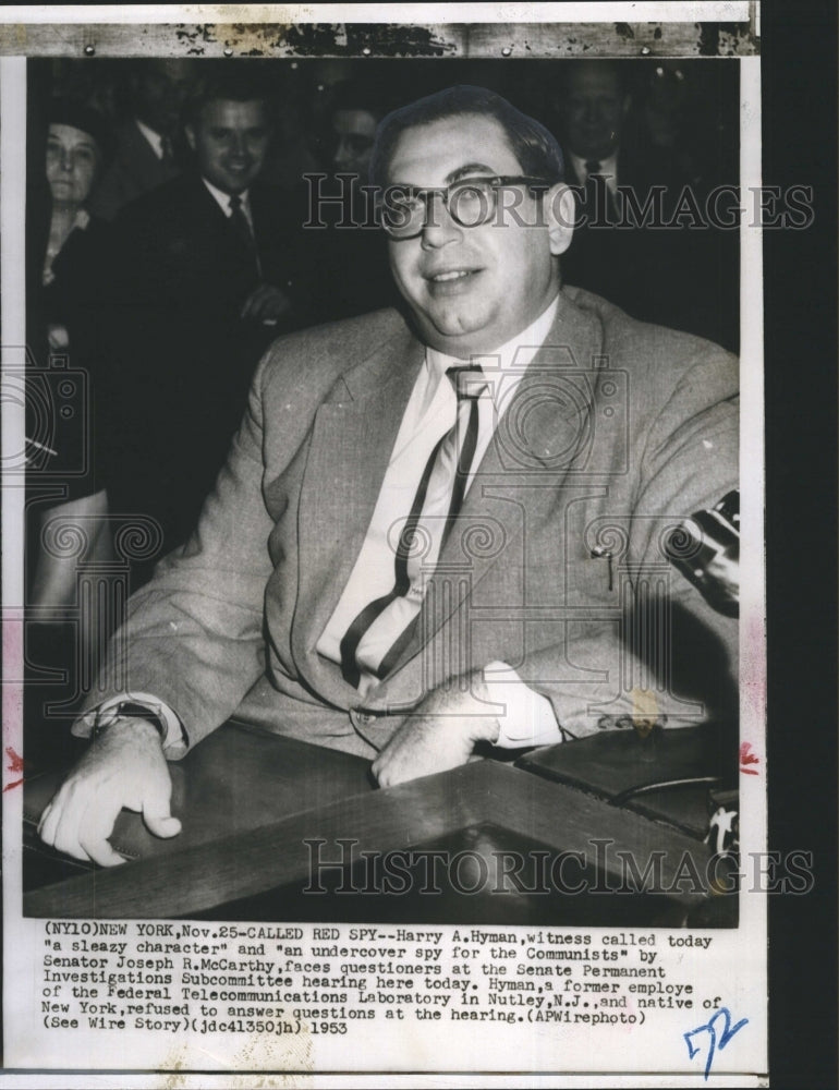 1953 Press Photo Harry Hyman faces questioners of the McCarthy investigating committee - Historic Images