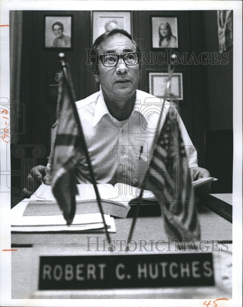 1976 Press Photo Robert C. Hutches Manatee County Commissioner - RSH39053 - Historic Images