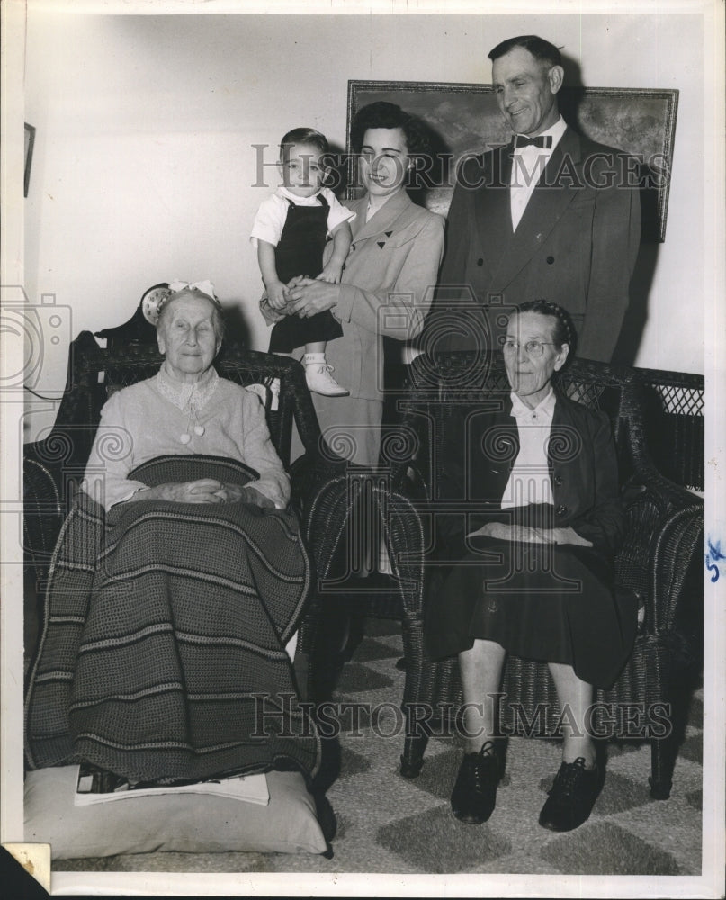 1954 Press Photo Mrs. Elmina Icard and Family - Historic Images