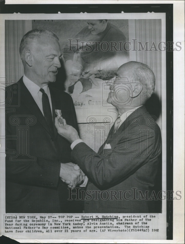 1965 Press Photo Robert M. Hutchins as Father of the Year Awardee in New York - Historic Images