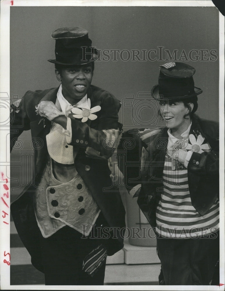 1969 Press Photo Lou Rawls Gail Martin The Golddiggers Actors - Historic Images