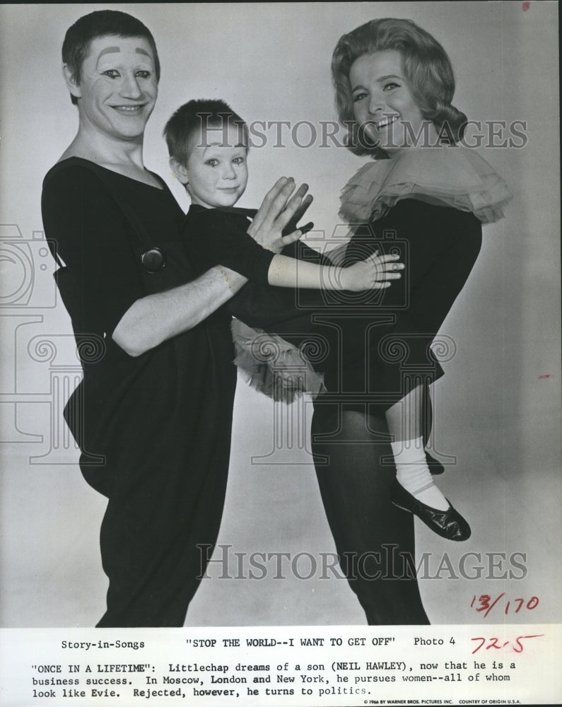 1968 Press Photo Millicent Martin Tony Tanner Hawley Stop the World I Want Off - Historic Images