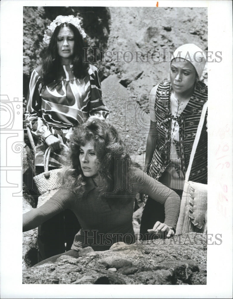 1971 Press Photo Denise Nicholas Stefanie Powers Anjanette Comer Five Desperate - Historic Images
