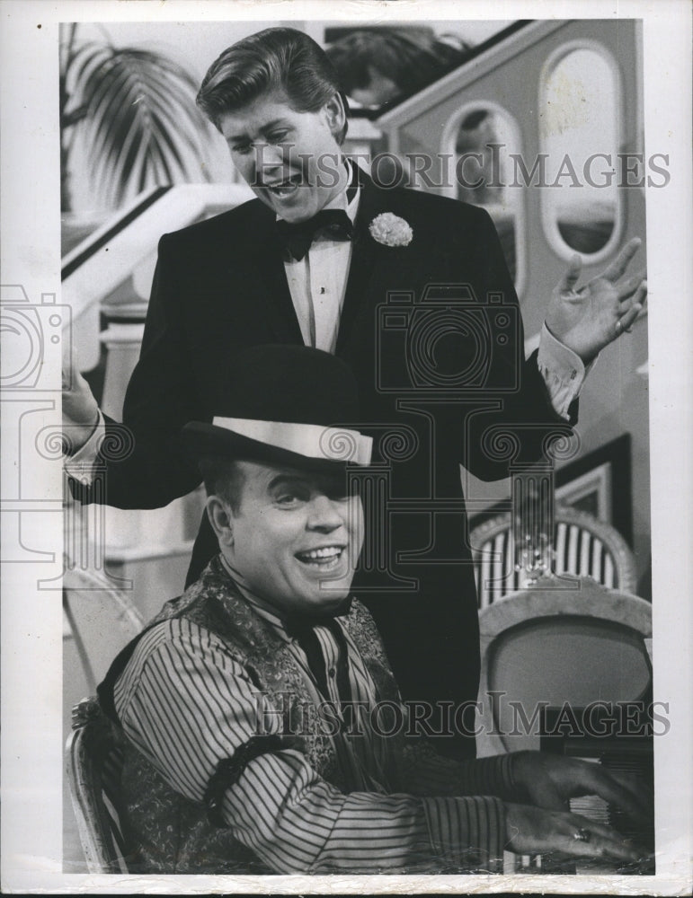 1971 Press Photo Wayne Newton Jim Nabors Hour - Historic Images