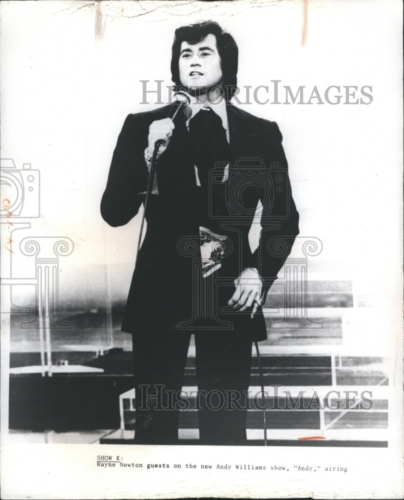1977 Press Photo Wayne Newton Andy Williams Show - Historic Images