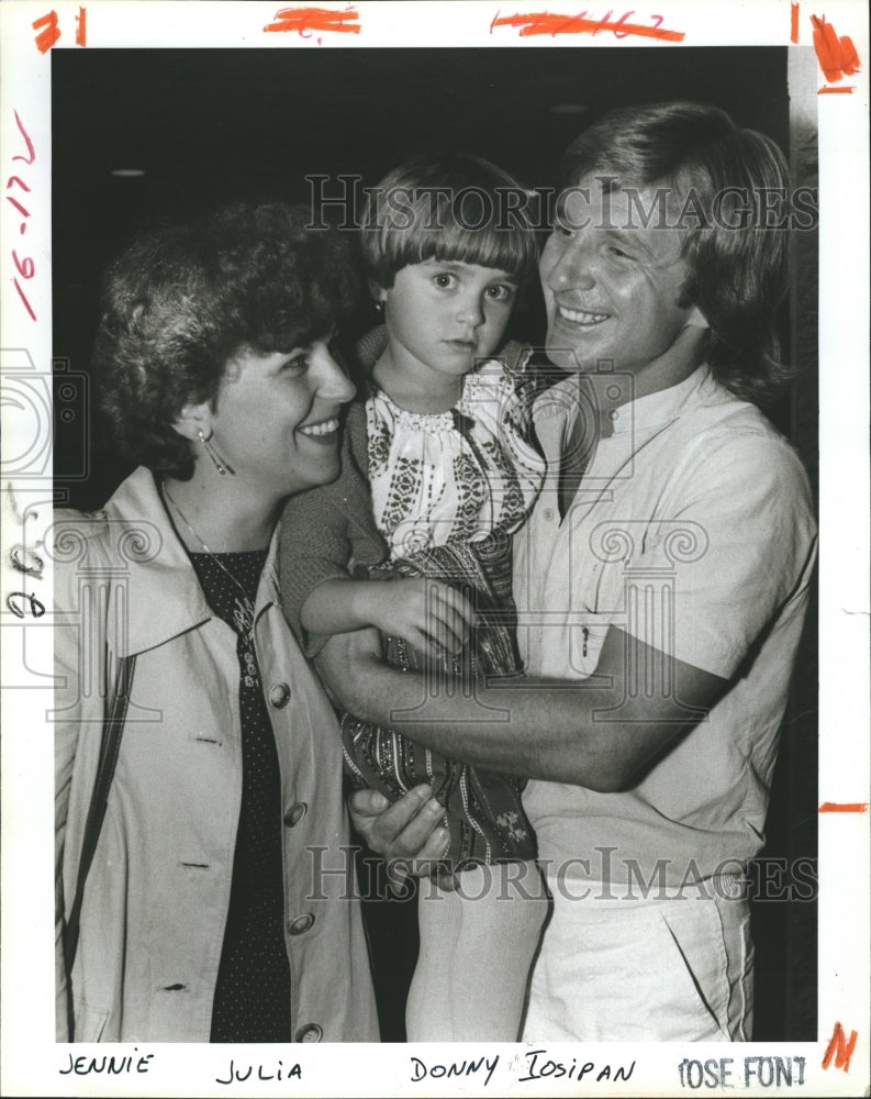 1985 Press Photo Jennie and Donny Iosipan with daughter Julian. - RSH39907 - Historic Images