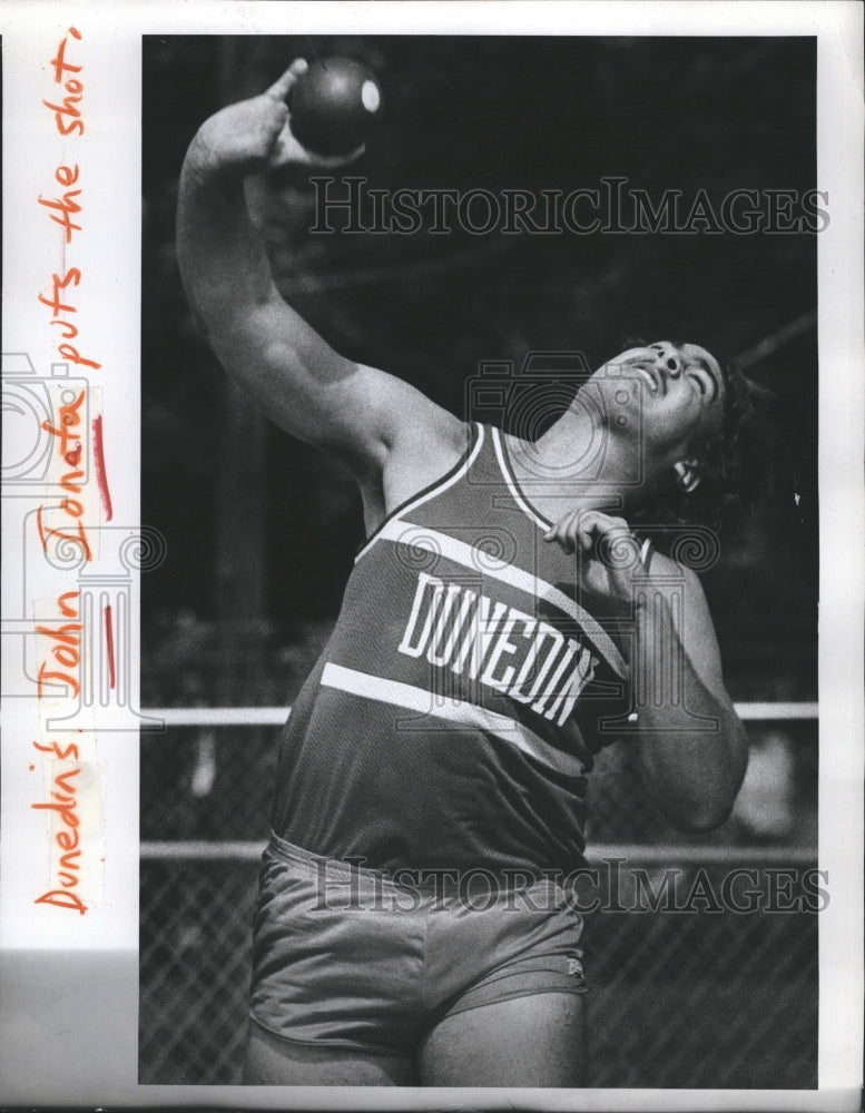 1984 Press Photo Dundin&#39;s John Ionata puts the shot - Historic Images