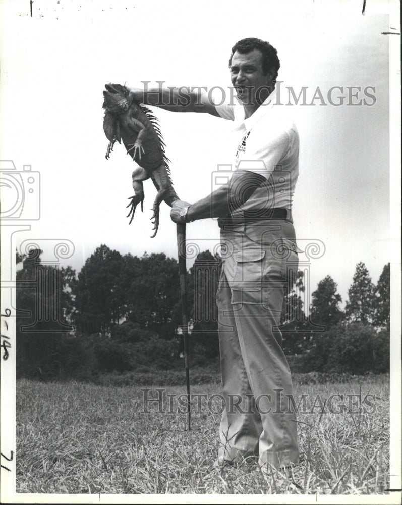 1970 Press Photo Andy Kaoukoulis, curator of Cypress Gardens zoological park - Historic Images