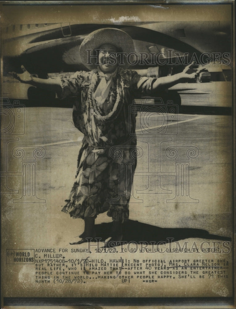 1972 Press Photo Hilo, HI, Mrs Clara Nelson is real life Greeter at the Airport - Historic Images