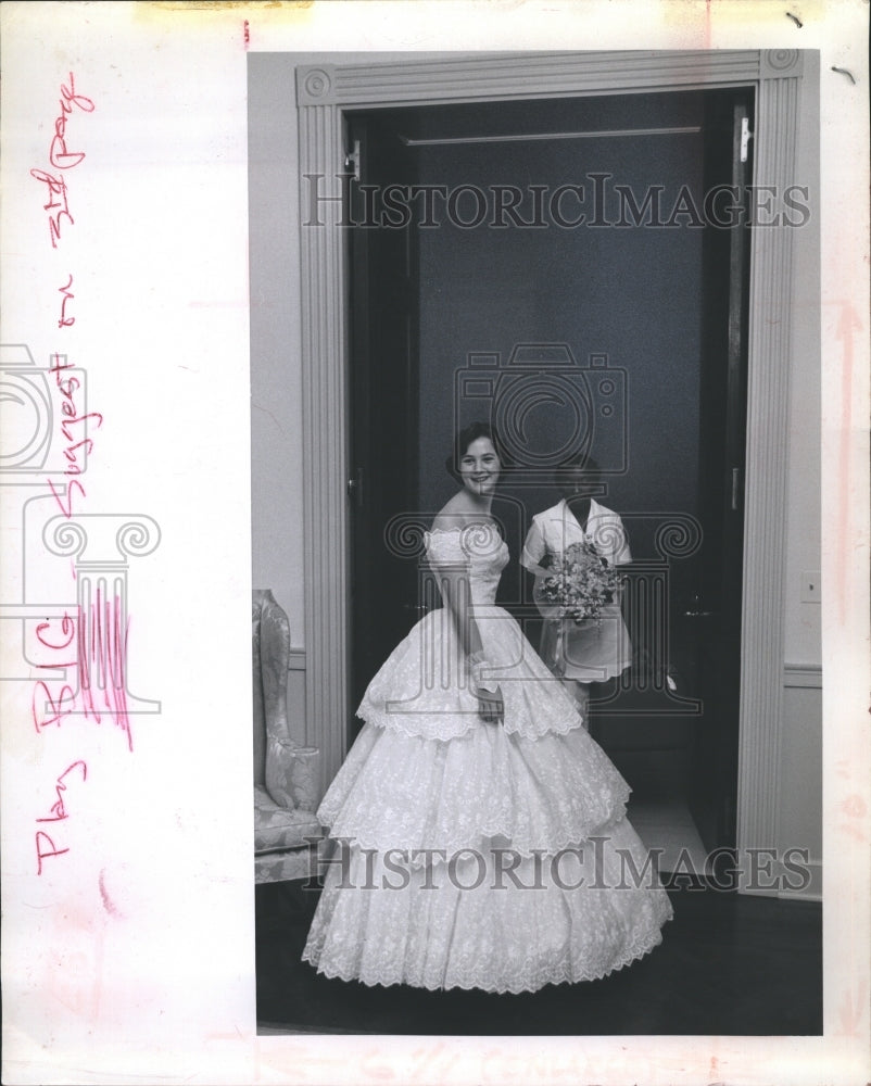 1969 Press Photo Mary Call Collins in Wedding gown at Governors Mansion. - Historic Images