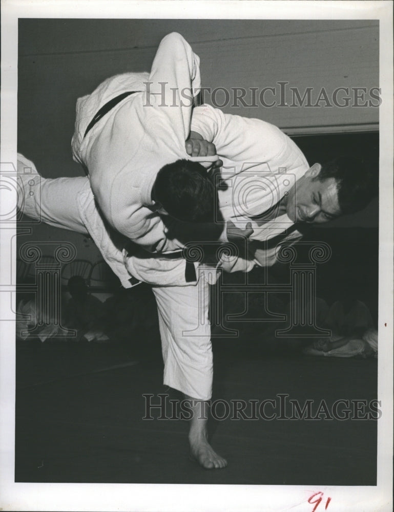 1963 Press Photo Toshiyuki Murata and Winston Britt during the fight - Historic Images