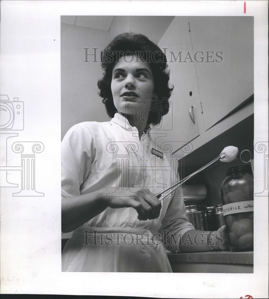 1960 Press Photo Mrs. Audrey Doster is a licensed practical nurse - Historic Images