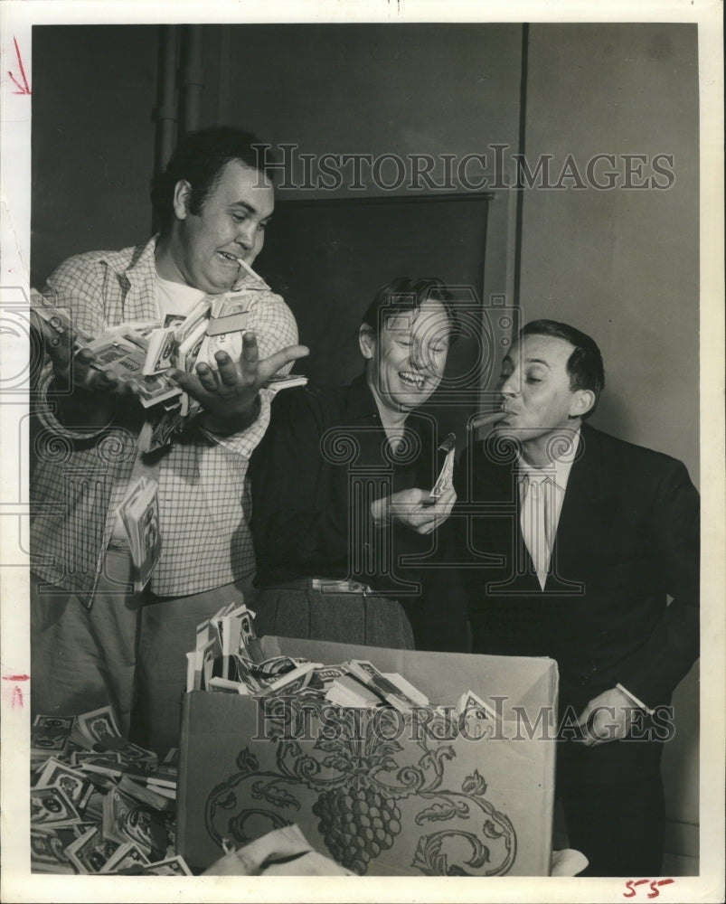 1962 Press Photo Phipps, Osmond & Mazurky, in "The World's Greatest Robbery" - Historic Images