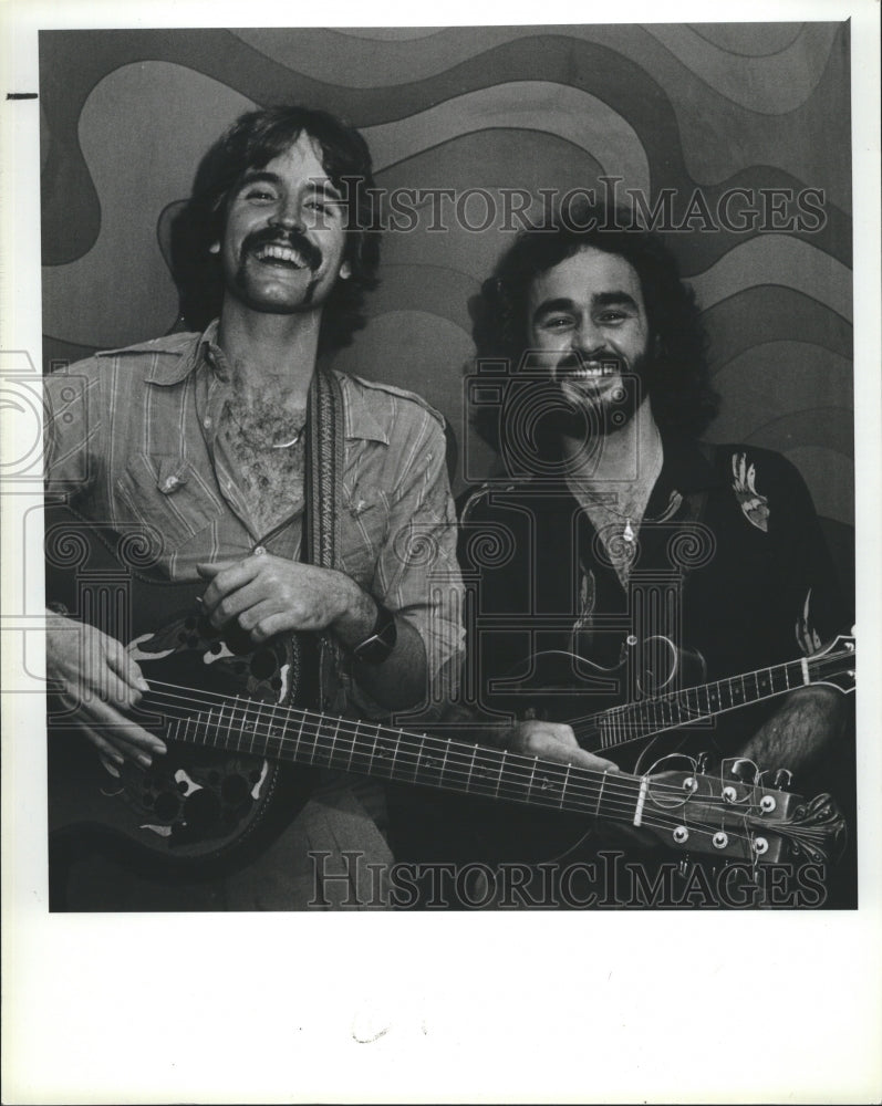 1980 Press Photo Steve Mastro and Jeff Pinkham musician at Clearwater Beach. - Historic Images