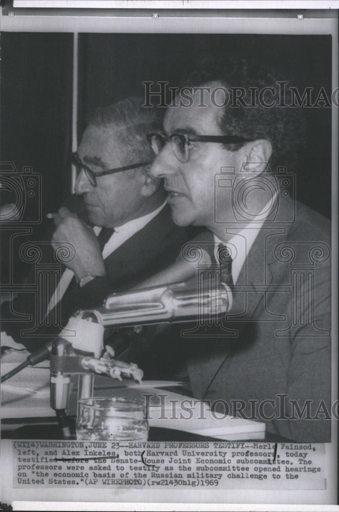 1969 Press Photo Harvard professors, Merle Fainsod, Alex Inkeles testify - Historic Images