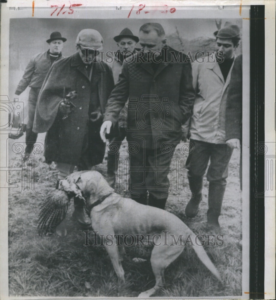 1966 Press Photo Soviet Premier Alexei Kosygin hunting at Rambouillet Woods. - Historic Images