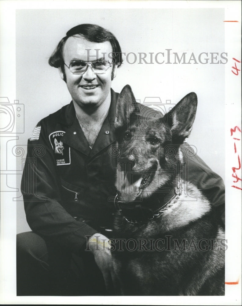 1981 Press Photo Alan Kronschabl and his dog - Historic Images