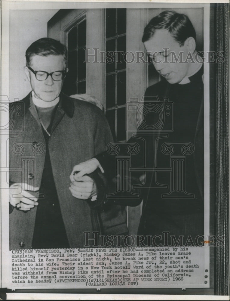 1966 Press Photo Rev. David Baar(R) and Bishop James Pike leaves San Francisco - Historic Images