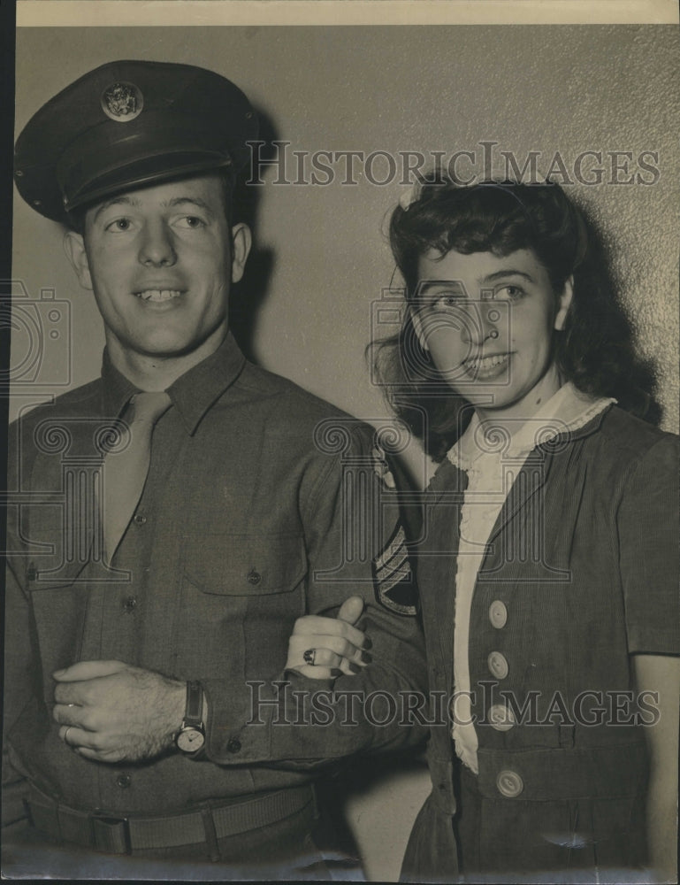 Press Photo Staff Sgt and Mrs. Preston - Historic Images