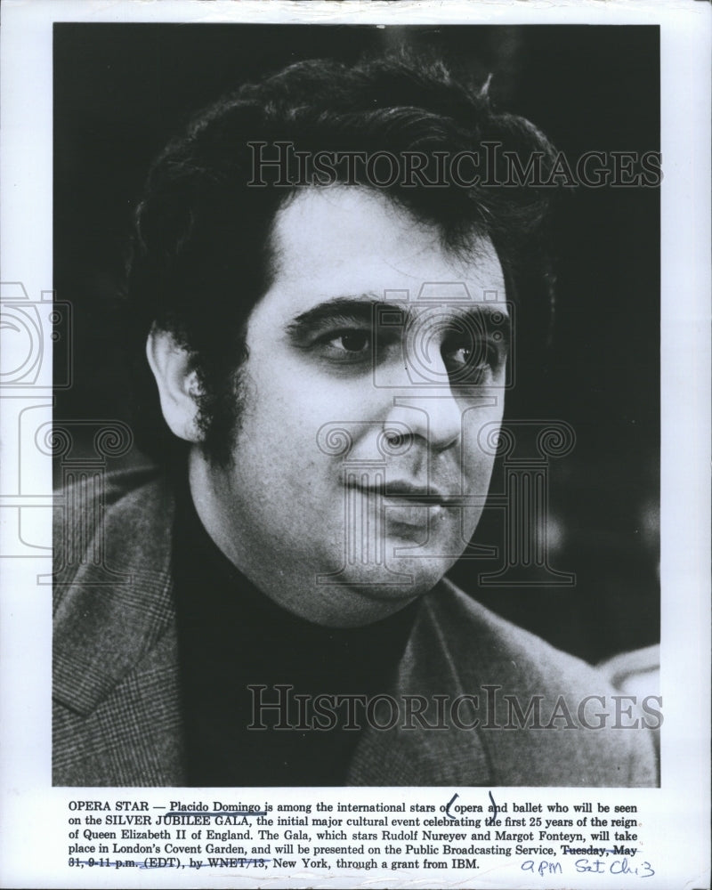 1977 Placido Domingo the man in the picture  - Historic Images