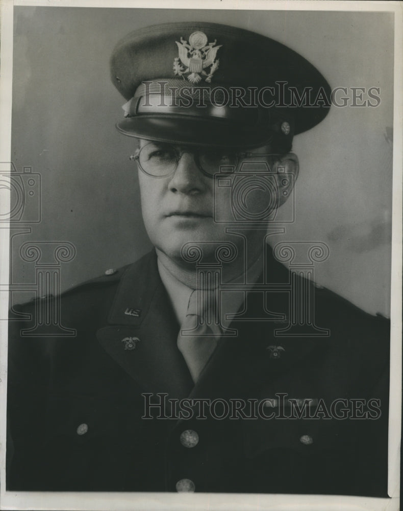 1949 Lt Col. James V. Hunt Being named is court case - Historic Images