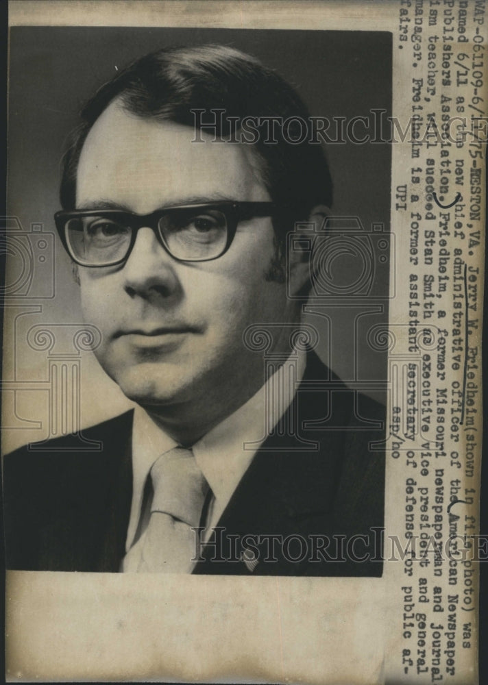 1975 Jerry W. Friedheim, chief administrative officer of American - Historic Images