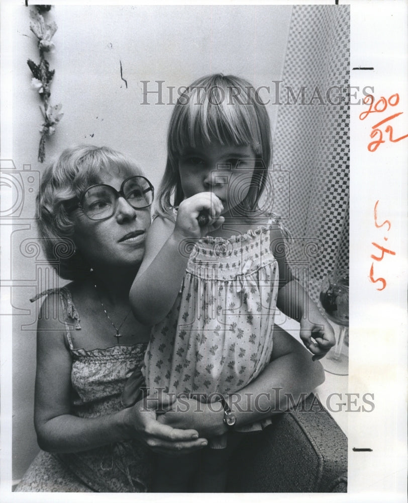 Press Photo Janet Foss and her daughter - Historic Images