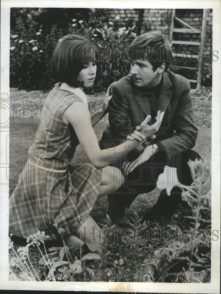 1968 Stefanie Powers & David Buck in "Journey To The Unknown." - Historic Images