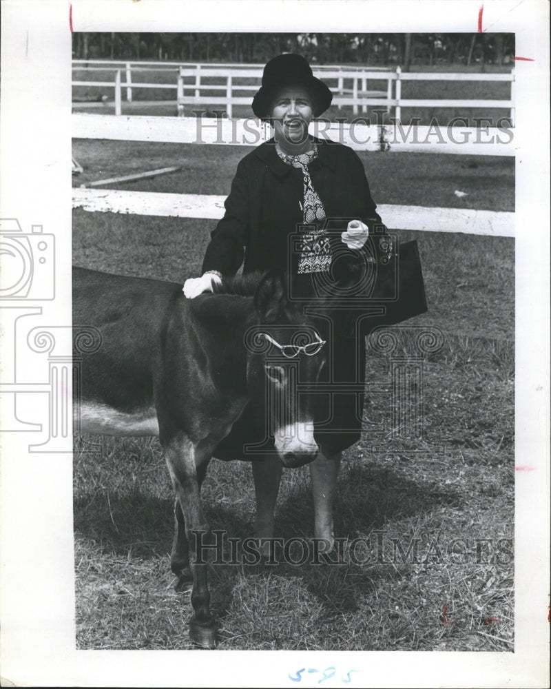 1964 Mrs. Art Marshak in traveling suit and Bonnie in sunglasses. - Historic Images