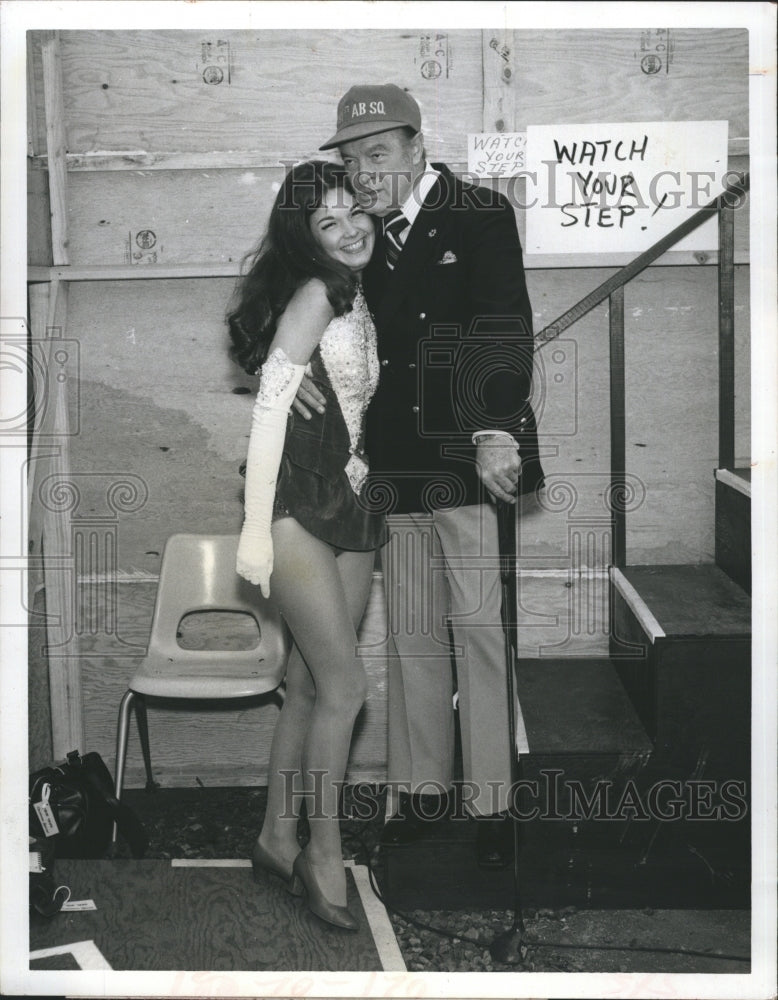 1973 Sandra Leland with Comedian Bob Hope.  - Historic Images