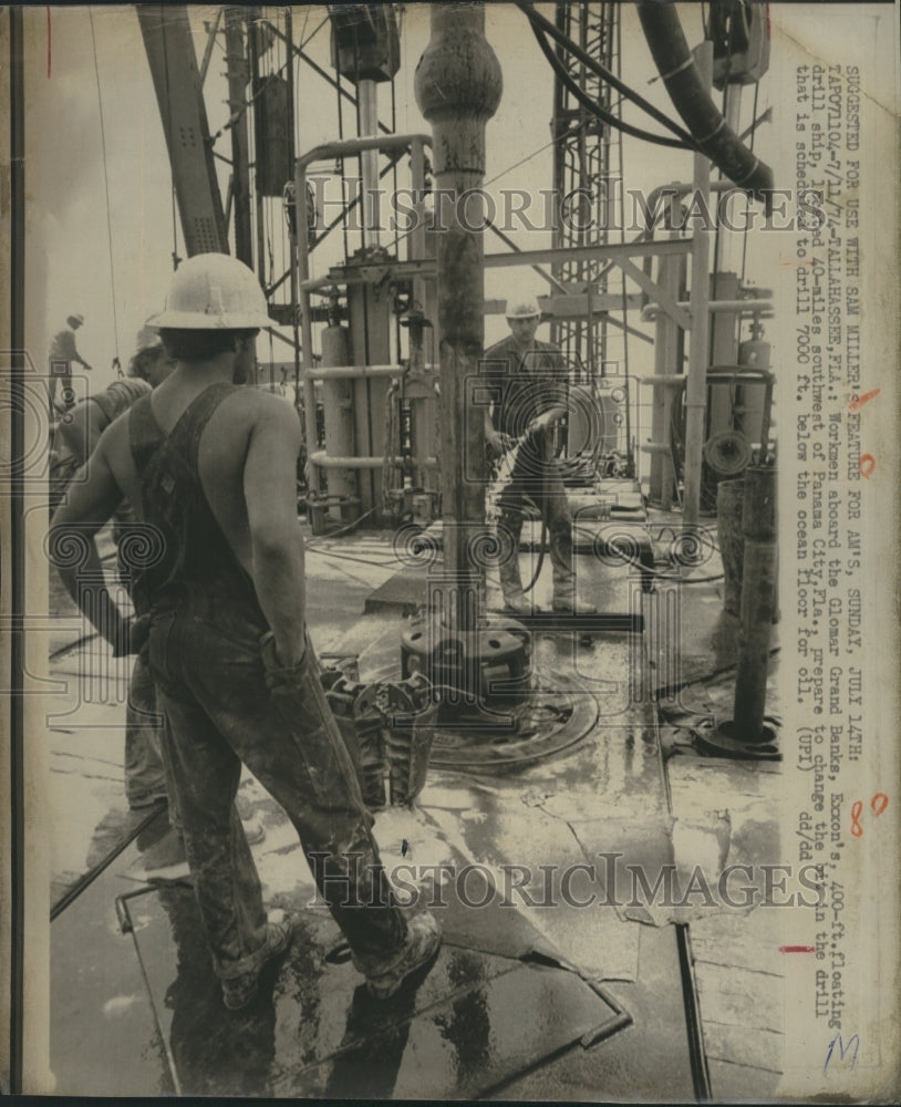 1974 Workmen Of Exxon&#39;s Floating Oil Drill Ship Change Drill Bit - Historic Images