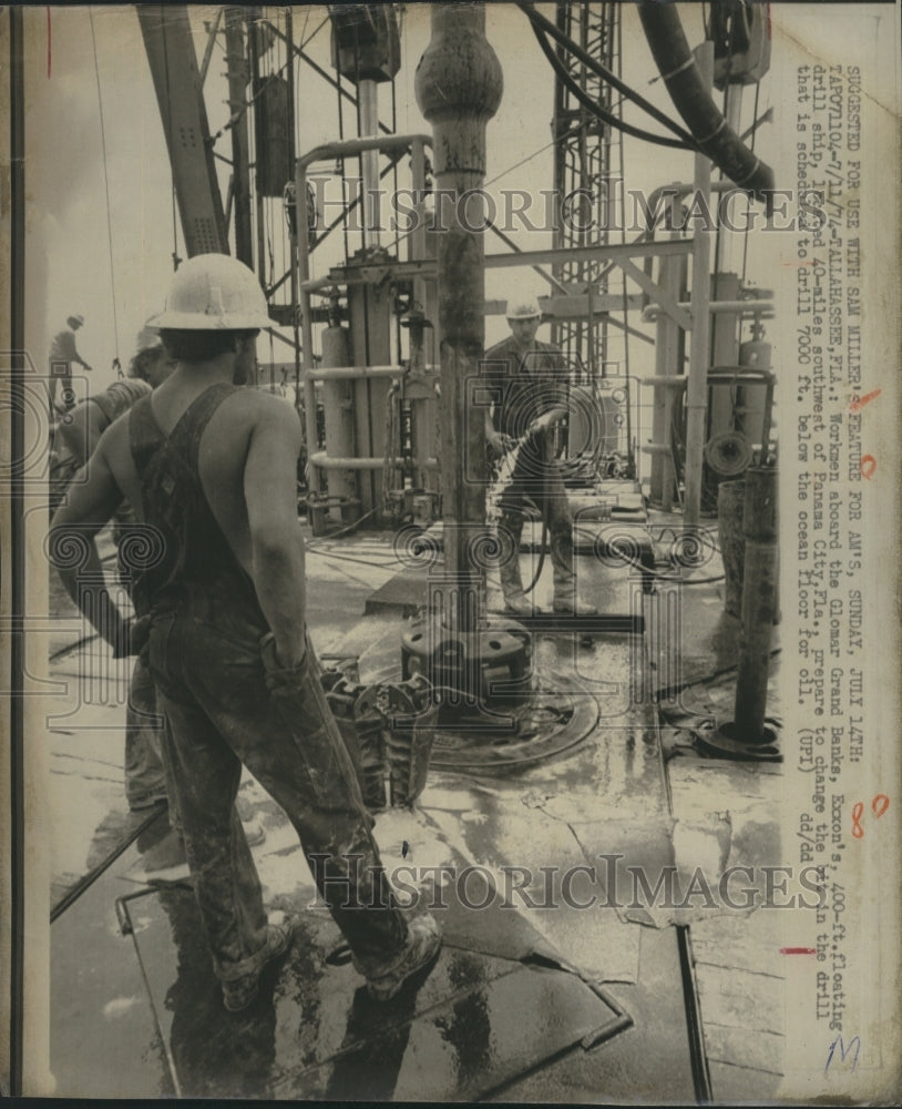 1974 Workmen Of Exxon's Floating Oil Drill Ship Change Drill Bit - Historic Images