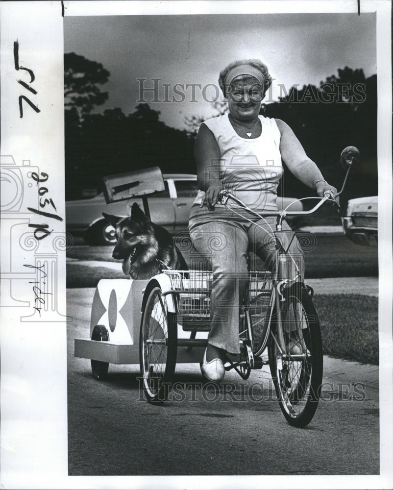 1978 Dog Owner Dorothy Horkenback Pulls Dog in Wagon German Shepherd - Historic Images