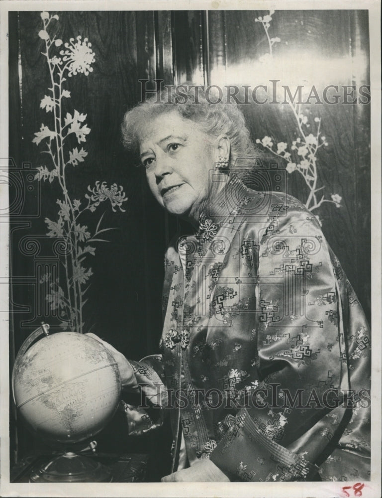 1959 Mrs. M. M. Redenbaugh in Clearwater home - Historic Images