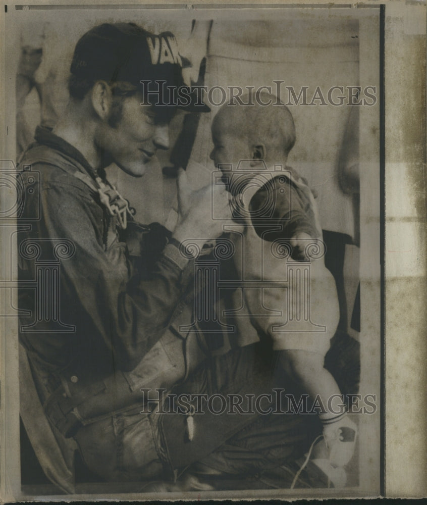 Lt. Lewis Folzer and son Lenny after flying into Norfolk  - Historic Images