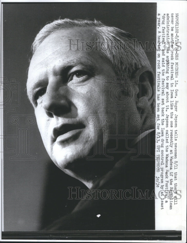 1970 Lt. Gov. Roger Jepsen against music festival in Wadena - Historic Images